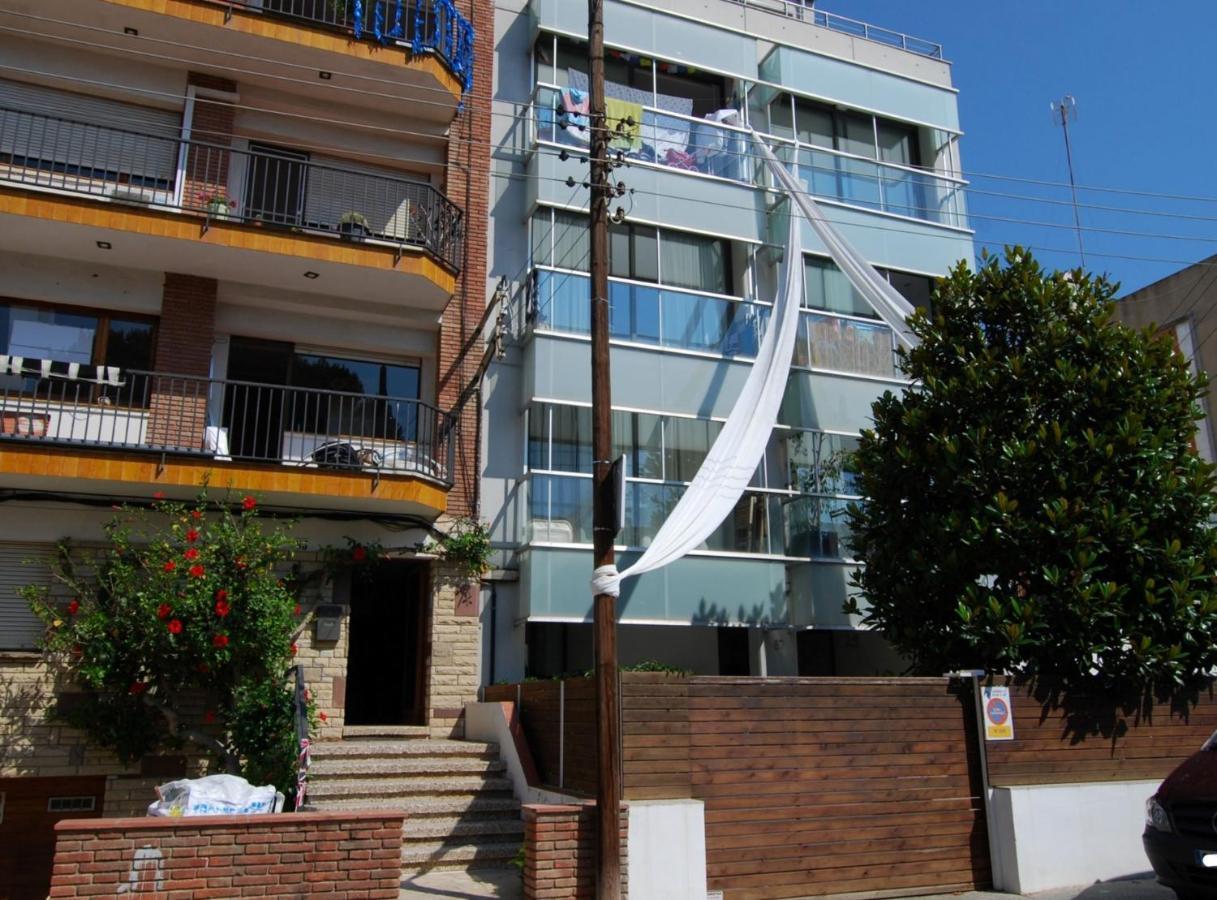 Ferienwohnung Blue Fridge Apartmen - Blue Fridge Apartmen - Ideal For Couples, Near Beach And Well Connected Vilassar De Mar Exterior foto